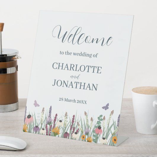 Hochzeit von Wildblumen und Schmetterlingen Sockelschild (In Situ)