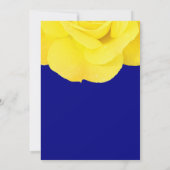 Hochzeit von Yellow Rose Navy Blue Floral Spring Einladung (Rückseite)