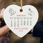 Hochzeitdatenkalender Verheiratet<br><div class="desc">Hochzeitstag Herzkalender Verheiratete Keramik Ornament. Matching-Elemente verfügbar.</div>