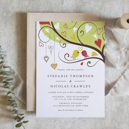 Hochzeiten von roten und gelben Whimsical Lovebird Einladung