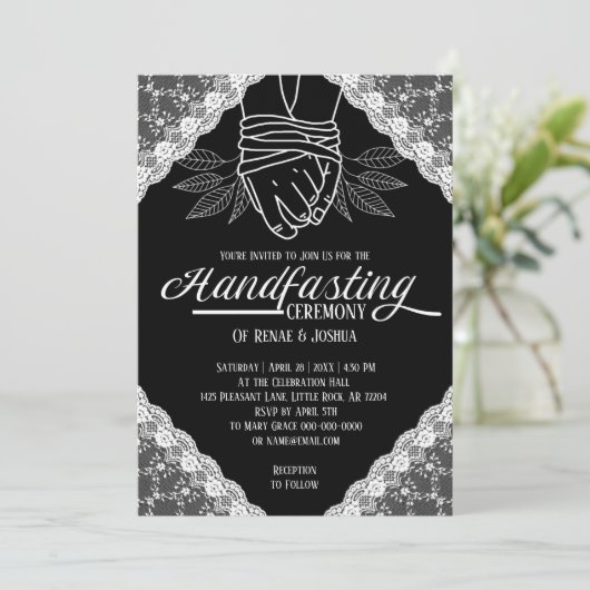 Hochzeiten von weißen Spitzen-Handgriffen Einladung (Stehend Vorderseite)