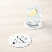 Hochzeitglass Topper Script Liebe Herz-Scallop Untersetzer (Vor Ort)