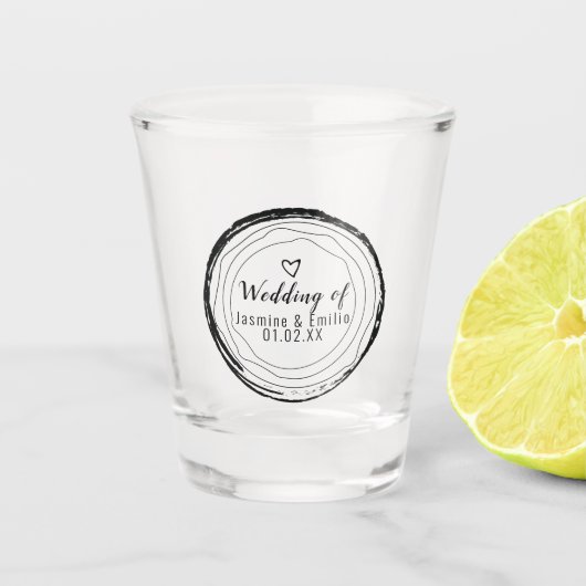 Hochzeitliche schwarze Ringe Herz-Holz-Körner-Paar Schnapsglas (Vorderseite)