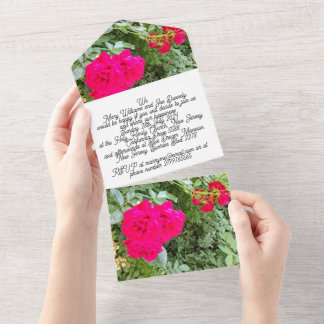 Hochzeits-Einladungsrosen und weiße Blumen All In One Einladung