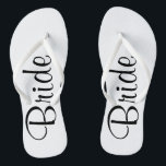 Hochzeits-Tagesbraut drehen Reinfälle um Badesandalen<br><div class="desc">Seien Sie die Braut von Kopf bis Fuß.</div>