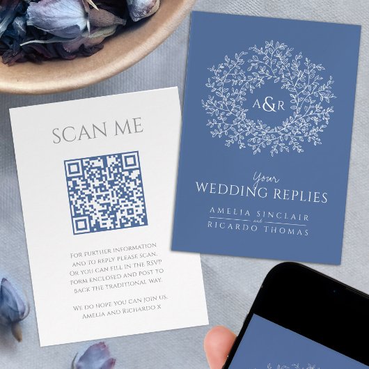 Hochzeits-Website Scan QR-Code Monogramm blau weiß Begleitkarte