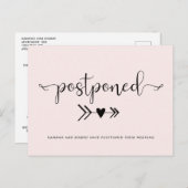 Hochzeitsaufschub mit Herz-Licht-Rosa Moderne Ankündigungspostkarte (Vorne/Hinten)