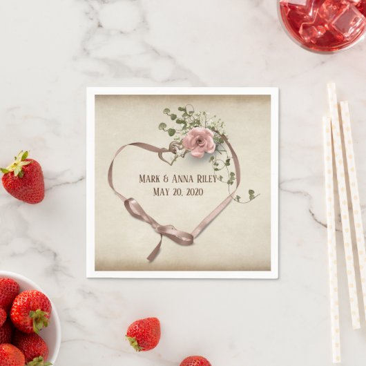 Hochzeitsbandherz mit Ringen und Rose Serviette (Beispiel)