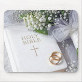 Hochzeitsbibel mit Maiglöckchen-Brautstrauß Mousepad (Vorne)
