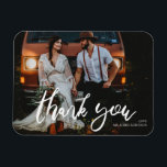 Hochzeitsbild Chic Moderne Handschrift Danke Magnet<br><div class="desc">Vielen Dank an Ihre Gäste im Stil mit diesem Dankeschön Magnet.  Ideal für Hochzeiten oder Partys.</div>