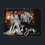 Hochzeitsbild Chic Moderne Handschrift Danke Magnet<br><div class="desc">Vielen Dank an Ihre Gäste im Stil mit diesem Dankeschön Magnet.  Ideal für Hochzeiten oder Partys.</div>