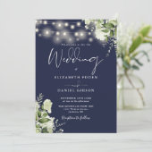 Hochzeitscodierung für Navy Blue String Lights Flo Einladung (Stehend Vorderseite)
