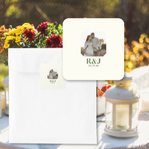 Hochzeitscoupel Foto Green Monogram hinzufügen Quadratischer Aufkleber