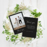 Hochzeitsdanken für modernes Foto-Minimalskript Einladung<br><div class="desc">Schwarz-Weiß moderne einfache moderne Drehbuch Hochzeit danke Ihnen Karte. Atemberaubend modernes minimales Design. Teil einer Suite.</div>