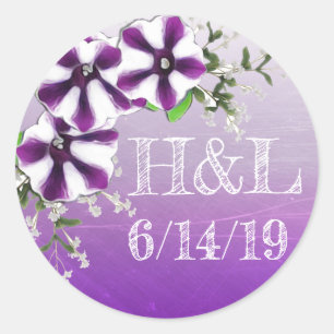 Hochzeitsdatum und Anfangsbuchstaben Lila Floral P Runder Aufkleber