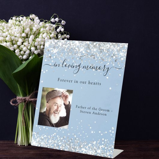 Hochzeitsdenkmal in dunkelblauem Foto Sockelschild