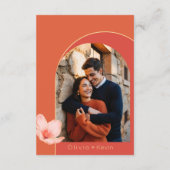 Hochzeitsdetails hellorange Blume gewölbte Foto Begleitkarte (Rückseite)