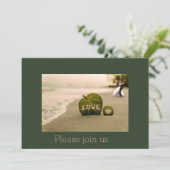 Hochzeitseinladung mit Liebe am Strand Einladung (Stehend Vorderseite)