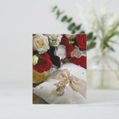 Hochzeitseinladung mit Rose und Ringen auf der Vor Einladung (Stehend Vorderseite)