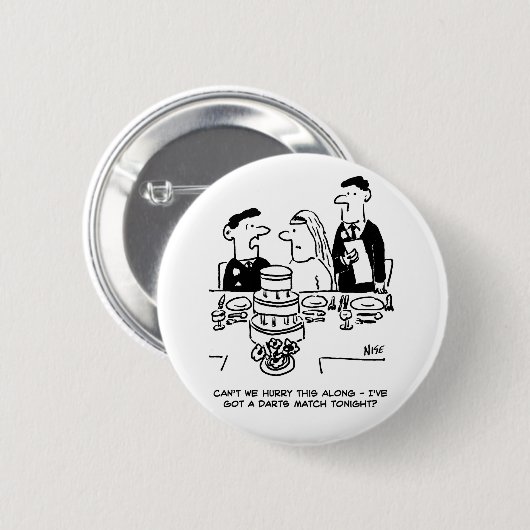 Hochzeitsempfang Bräutigam hat ein Darts Match Button (Vorne & Hinten)