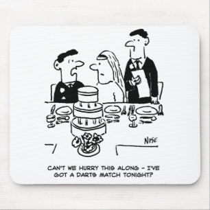 Hochzeitsempfang Bräutigam hat ein Darts Match Mousepad