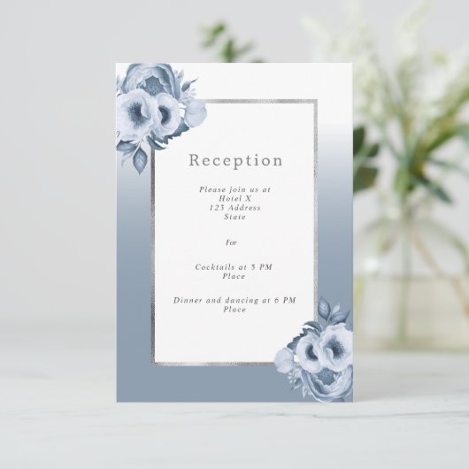 Hochzeitsempfangsprogramm für staubblaue Blumenstr Begleitkarte (Stehend Vorderseite)
