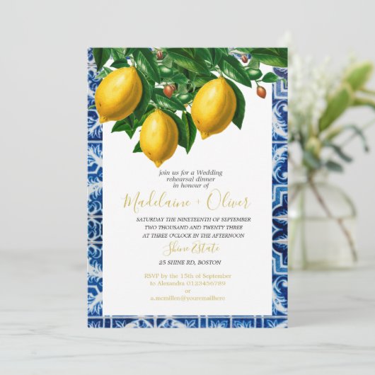 Hochzeitsessen Probe Lemon Blue Tile Chic Einladung (Stehend Vorderseite)