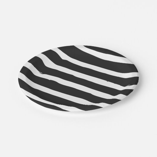 Hochzeitsfeier in Schwarz und Weiß Pappteller (Schrägansicht)