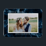 Hochzeitsfeier mit blauem Marmor Magnet<br><div class="desc">Eine elegante marineblaue Marmorhochzeit dankt Ihnen Foto Magnet. Für eine weiter gehende Anpassung dieses Designs klicken Sie bitte auf den Link "Weitere Anpassung". Matching-Elemente sind ebenfalls verfügbar</div>