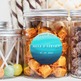 Hochzeitsfeier mit blauem Wasser Runder Aufkleber