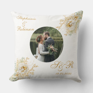 Hochzeitsfeier mit dem Foto Gold White Floral Mono Kissen