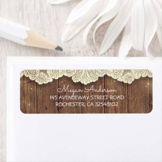 Hochzeitsfeier mit Spitzen und Holz (Insitu)