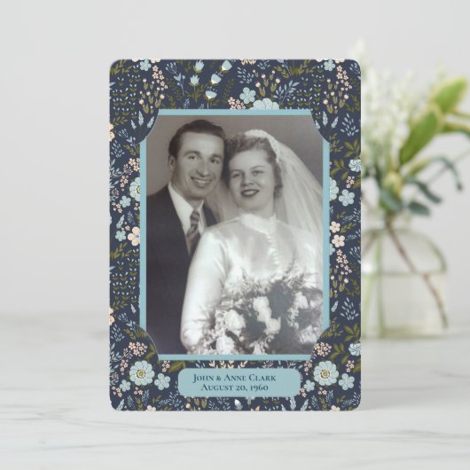 Hochzeitsfeier Vow Renewal Blumenrahmen Foto Einladung (Stehend Vorderseite)