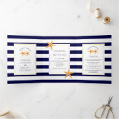 Hochzeitsfeiern am Strand mit weißem und marinebla Dreifach Gefaltete Einladung (Innenseite)