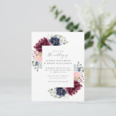 Hochzeitsfeiern in Burgund & Navy Einladungspostkarte (Stehend Vorderseite)