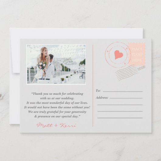 Hochzeitsfeiern mit Blumen im Wasser, rosa Einladung (Rückseite)