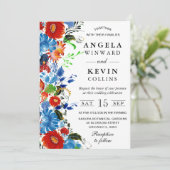 Hochzeitsfeiern mit Blumen und Roten Blumen Einladung (Stehend Vorderseite)