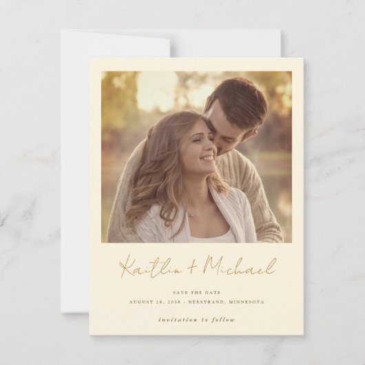 Hochzeitsfeiern mit Gold & Creme - Modernes Handwr Save The Date (Vorderseite)