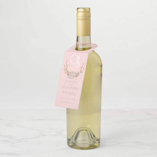 Hochzeitsflasche | Monogram Coral Floral BOHO Flaschenanhänger (Angewinkelt)