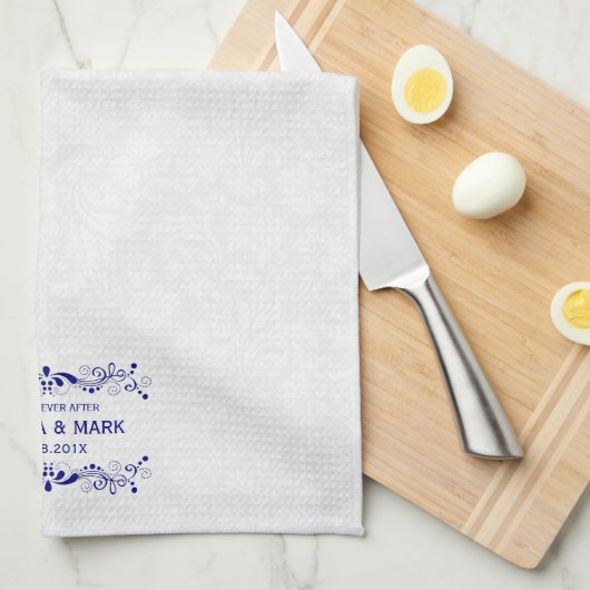 Hochzeitsflorrosa Spitze auf weißen Damasken Geschirrtuch (Viertel Falte)