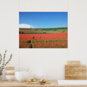 Hochzeitsfoto auf einem Feld roter Mohnblumen Poster (Küche)