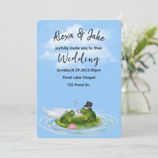 Hochzeitsfrosche auf Lily Pad mit Herz Einladung (Stehend Vorderseite)