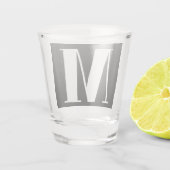 Hochzeitsgeschenk mit Monogramm für Brautparty als Schnapsglas (Rückseite)