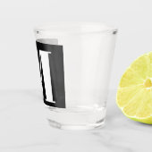 Hochzeitsgeschenk mit Monogramm für Brautparty als Schnapsglas (Rechts)