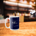 Hochzeitsgeschenk Modernes Monogramm Name Cool Tasse<br><div class="desc">Hochzeitsgeschenk Modernes Monogramm Name Cool Navy Blue Coffee Tasse auch als Coffee Cup. Fügen Sie diese besondere Touch mit einem mit Monogramm Geschenk speziell für Ihren Trauzeuge hinzu. Klicken Sie auf diese Vorlage personalisieren, um sie mit Ihrem eigenen Monogramm Nachnamen, dem Vornamen und dem Heiratsdatum schnell und einfach anzupassen. Wedding...</div>