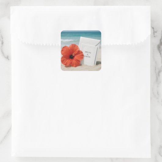 Hochzeitsgeschoss am Strand mit Hibiskus Blume Quadratischer Aufkleber (Tasche)