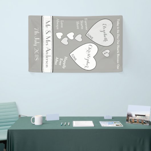 Hochzeitsgraue und weiße Kulisse mit Liebe Banner (Messeveranstaltung)