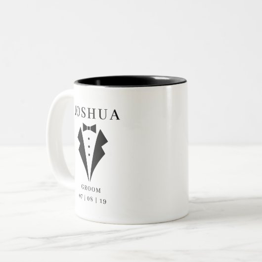 HochzeitsGROOM Personalisierter Name und Datum Tux Zweifarbige Tasse (Vorderseite Links)