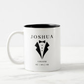 HochzeitsGROOM Personalisierter Name und Datum Tux Zweifarbige Tasse (Links)