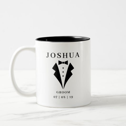 HochzeitsGROOM Personalisierter Name und Datum Tux Zweifarbige Tasse (Links)